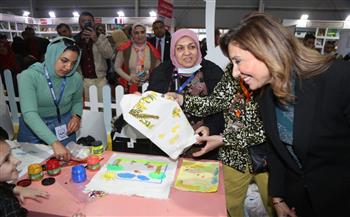  في أول أيام العمل 2023.. وزيرة الثقافة تتفقد معرض القاهرة الدولي للكتاب (صور)