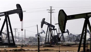 أسعار النفط تصعد مدفوعة بتحسن مؤشرات اقتصادية أمريكية