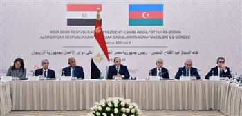 الرئيس السيسي يجتمع بكبار رموز الاقتصاد ورؤساء الشركات في أذربيجان