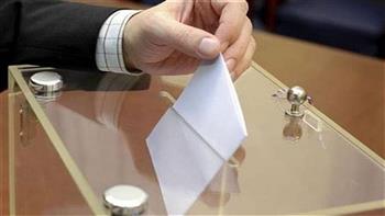الناخبون في التشيك يدلون بأصواتهم في جولة الإعادة للانتخابات الرئاسية