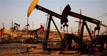 النفط يتراجع بفعل تحذيرات صندوق النقد من صعوبات أشد في 2023