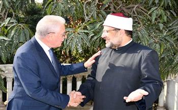 وزير الأوقاف يناقش خطة الدعوة وعمارة المساجد بجنوب سيناء 