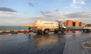 «مياه البحر الأحمر» تدفع بسياراتها ومعداتها لسحب تجمعات مياه الأمطار