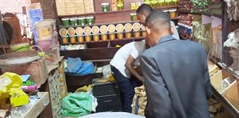 ضبط 201 ألف عبوة مواد غذائية قبل بيعها في السوق السوداء بكفر الشيخ