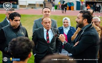 رئيس نادي الإسماعيلي يحفز اللاعبين قبل مواجهة الاتحاد 