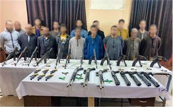 القبض على 16 متهما بحيازة 26 قطعة سلاح باسيوط