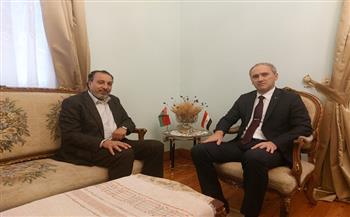 سفير بيلاروس بالقاهرة يبحث التعاون المشترك مع الخريجين الروس