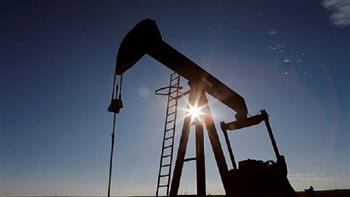 أسعار النفط تنتعش بعد انخفاضها بأكثر من 9 % في مستهل العام