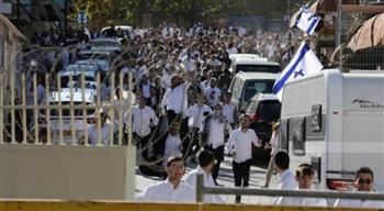 مستوطنون إسرائيليون ينظمون مسيرة استفزازية في محيط المسجد الإبراهيمي بالخليل