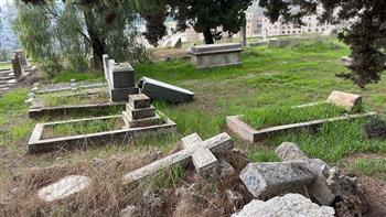السلطات الإسرائيلية تعتقل شابين بتهمة الاعتداء على مقبرة مسيحية