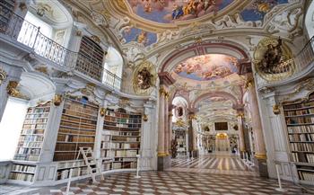 تعرف على أكبر وأجمل مكتبة رهبانية في العالم 