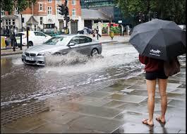 35 تحذيرا من حدوث فيضانات في جميع أنحاء إنجلترا وويلز عقب أمطار غزيرة