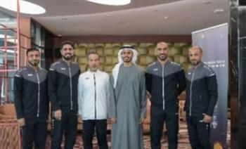 مالك نادي بيراميدز يلتقي طاقم حكام الإمارات في "خليجي 25"