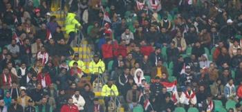 كأس الخليج.. الجمهور يتحدى المطر ويشعل أجواء مباراة عمان واليمن