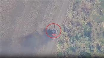 قذيفة روسية تخترق دبابة أوكرانية