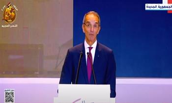 وزير الاتصالات يستعرض استراتيجية الوزارة في 3 أهداف أمام الرئيس السيسي