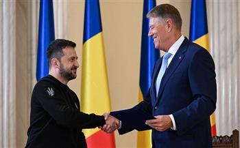 زيلينسكي في رومانيا لإجراء محادثات مع الرئيس يوهانيس