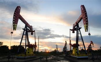 استقرار النفط وسط قلق من احتمال انقطاع الإمدادات 