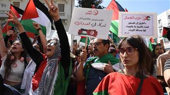 العشرات في تونس يشاركون في مسيرة دعما للشعب الفلسطيني