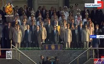 الرئيس السيسي يستمع إلى السلام الجمهوري خلال احتفالية تخرج دفعة جديدة من الكليات العسكرية