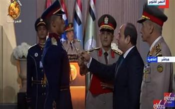 الرئيس السيسي يقلد أوائل الخريجين من الكليات العسكرية نوط الواجب العسكري
