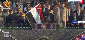 الرئيس السيسي يقلد علم القوات المسلحة وسام الجمهورية