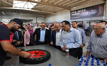 رئيس الوزراء يتفقد توسعات مصنع "بيراميدز" لتصنيع إطارات السيارات 