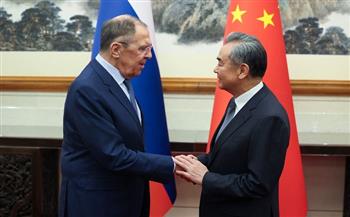 وزيرا الخارجية الصيني والروسي يبحثان جهود تسوية الأزمة الأوكرانية بالطرق الدبلوماسية