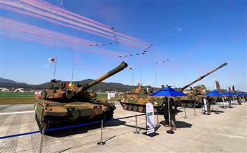 كوريا تفتتح أكبر نسخة من معرض الدفاع لتعزيز صادرات الأسلحة 