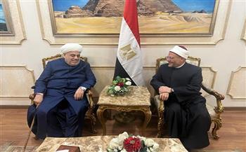 مفتي الجمهورية يستقبل شيخ الإسلام في أذربيجان بمطار القاهرة