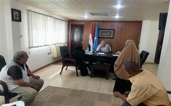 رئيس مدينة مرسى علم  يلتقي بالمواطنين لفحص طلباتهم 