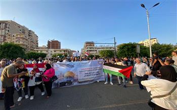 جامعة القناة تنظم مسيرة حاشدة تضامنًا مع أهالى غزة