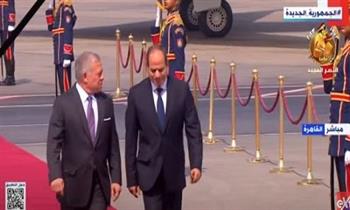 الرئيس السيسي يستقبل ملك الأردن بمطار القاهرة 