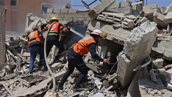 الدفاع المدني يحاول انتشال جثامين الشهداء فى غزة