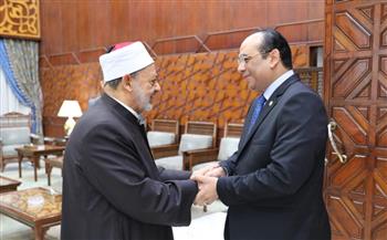 شيخ الأزهر يلتقي وزير الشؤون الدينية بتونس لبحث سبل تعزيز التعاون