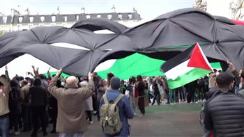 آلأف الفرنسيين يؤيدون الشعب الفلسطيني في مظاهرات بباريس