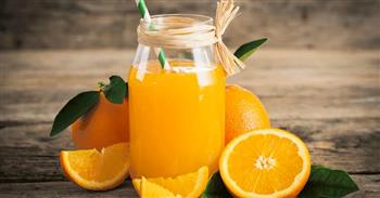 يساعد على امتصاص الحديد وفيتامين C.. تناولوا شراب عصير البرتقال أثناء الأكل
