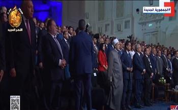 الرئيس السيسي يقف دقيقة حداد على أرواح شهداء مصر