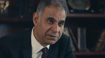 محمود البزاوي في دور صحفي خلال مسلسل «كوبرا» بمشاركة محمد إمام