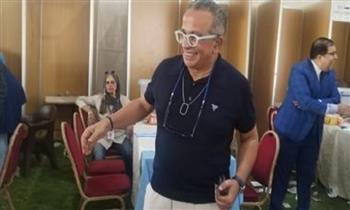عمرو الجناينى يدلى بصوته في انتخابات نادى الزمالك
