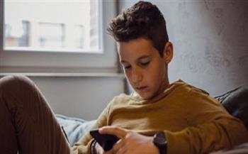 للوالدين| نصائح لحماية المراهقين من مخاطر الإنترنت