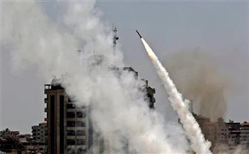 حماس تعلن قصف أسدود برشقة صاروخية رداً على استهداف المدنيين