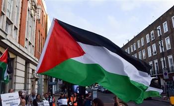 مئات المتظاهرين المؤيدين لفلسطين يقتربون من السفارة الأمريكية في فيينا