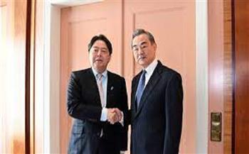 وزيرا خارجية الصين واليابان يتبادلان التهاني بمناسبة الذكرى الـ45 لتوقيع معاهدة السلام والصداقة