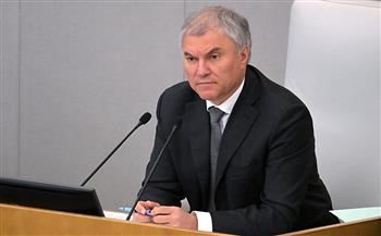 رئيس مجلس الدوما الروسي يدعو لعزل بايدن