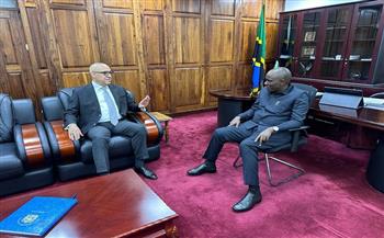 وزير الإسكان ونائب رئيس وزراء تنزانيا يتابعان تقدم الأعمال بسد ومحطة جوليوس نيريري