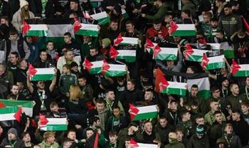 متحديا إدارة ناديه.. جمهور سلتيك يرفع علم فلسطين في مباراة أتلتيكو مدريد
