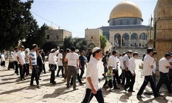 مُستوطنون إسرائيليون يقتحمون المسجد الأقصى بحماية شرطة الاحتلال