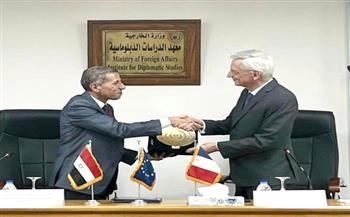 التوقيع على اتفاق تعاون بين معهد الدراسات الدبلوماسية والسفارة الفرنسية بالقاهرة