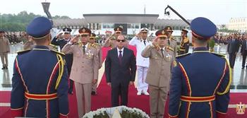 آخر أخبار مصر.. الرئيس السيسي يضع إكليلًا من الزهور على النصب التذكاري لشهداء القوات المسلحة